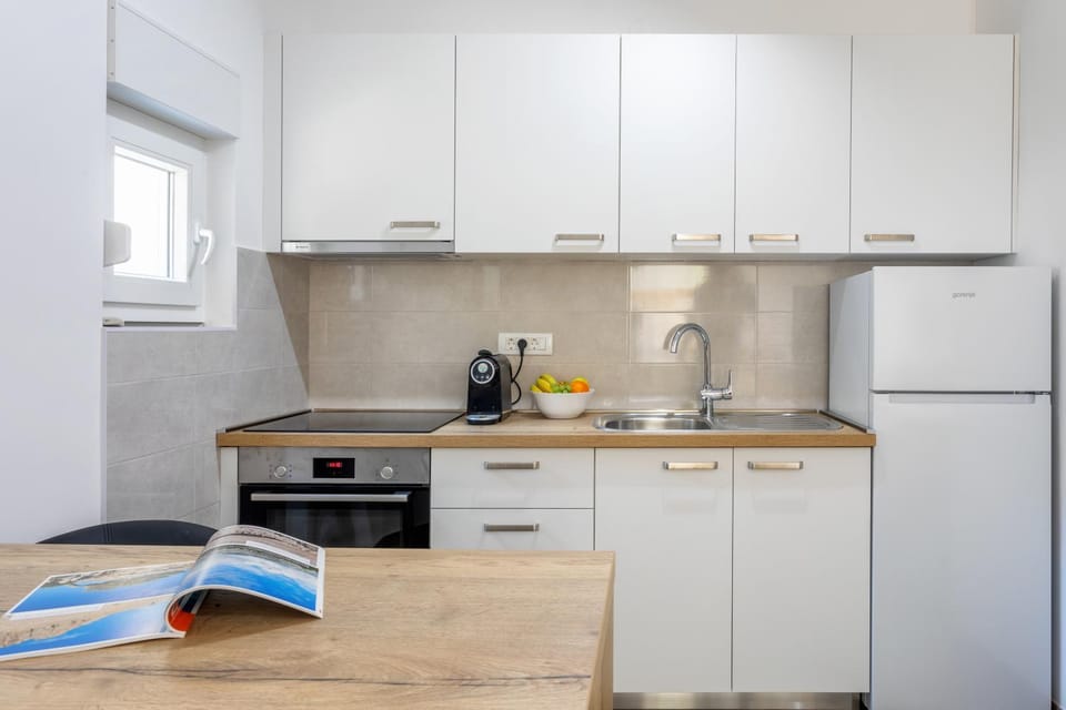 Kitchen or kitchenette, Dining area, kitchen