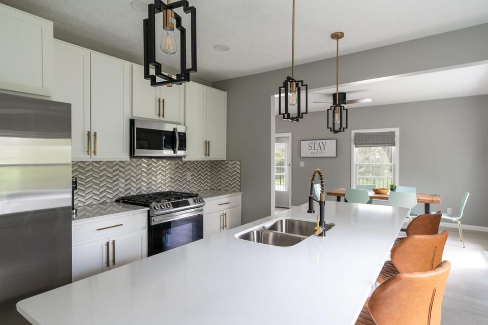 Kitchen or kitchenette, Dining area, pet friendly, stove