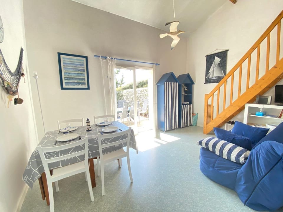 Maison avec piscine, tennis à 300m de la plage - 2 chambres, terrasse et parking privé - FR-1-231-267 House in Pays de la Loire