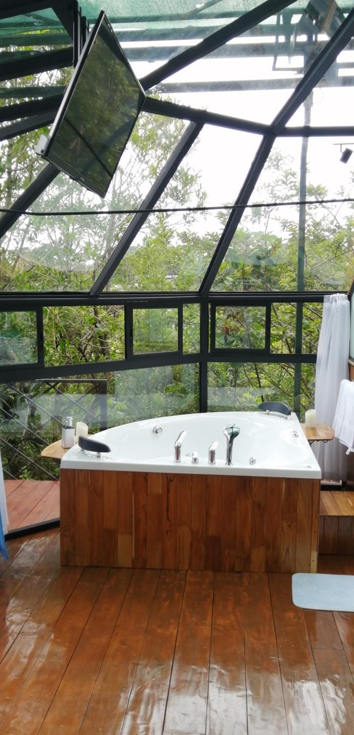 Cristal House Mountain View Villa in Heredia Province