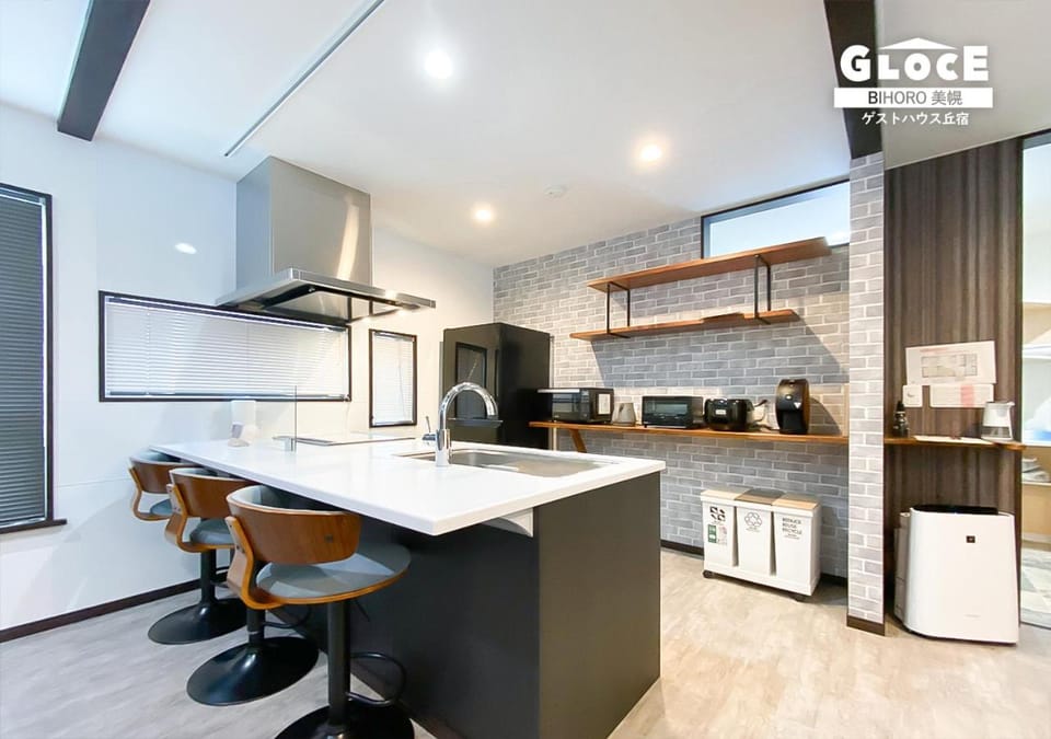 Coffee/tea facilities, Dining area, minibar, toaster