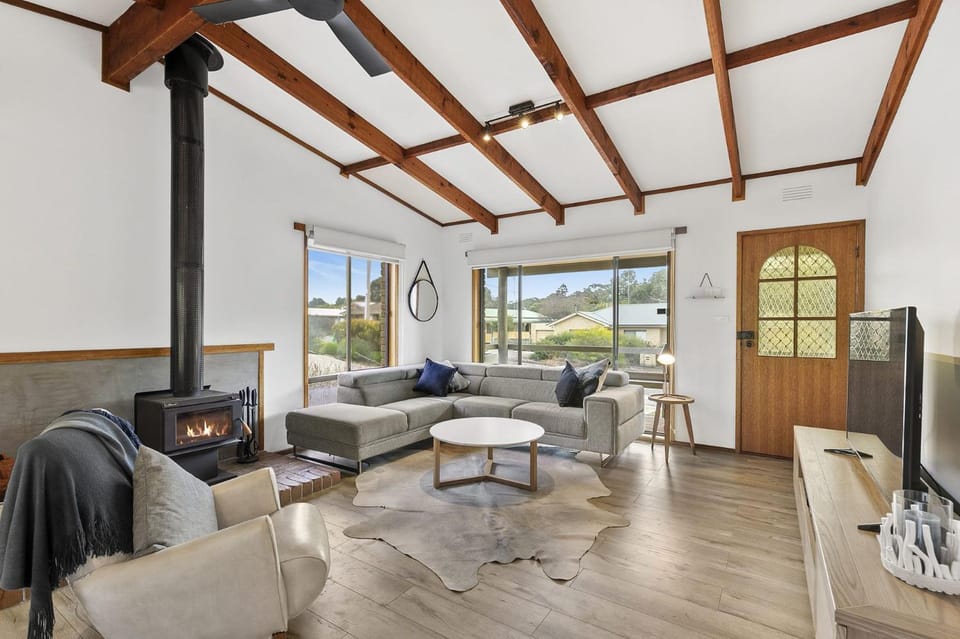 The Beach Hut - BYO Linen House in Anglesea
