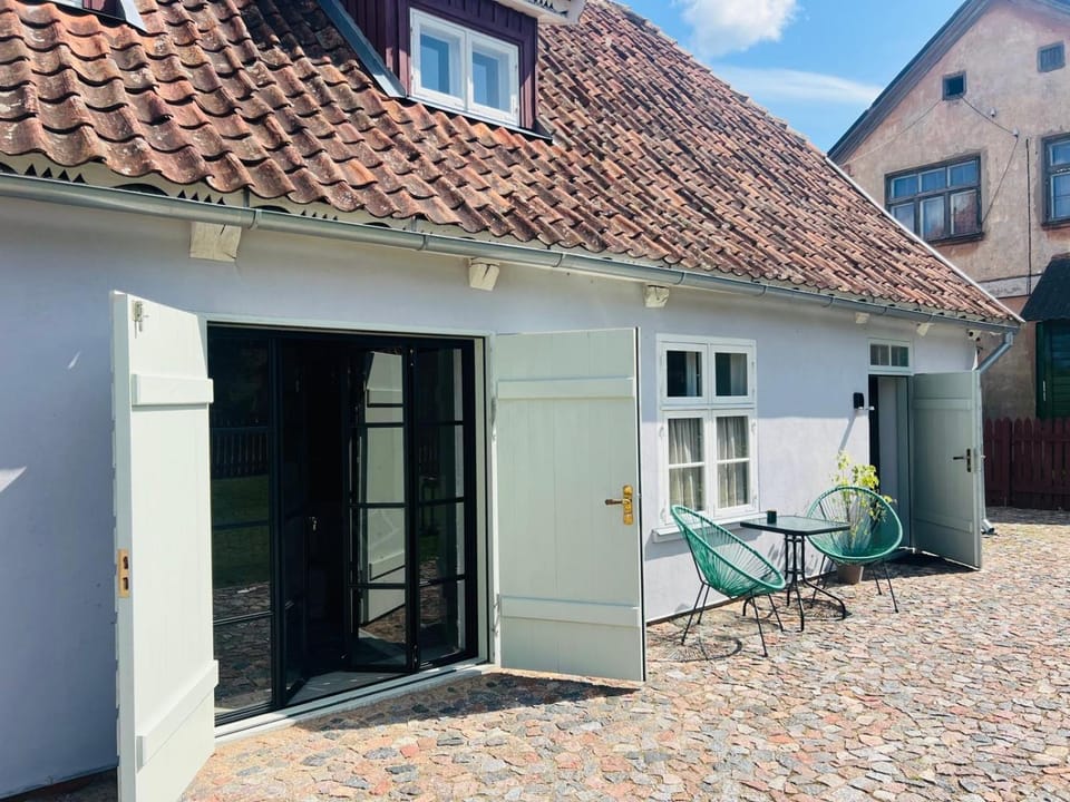 Property building, Patio, Day