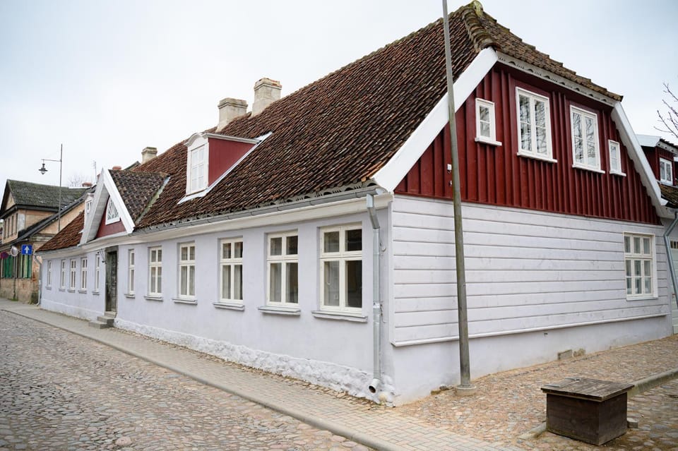 Property building, Day, Landmark view