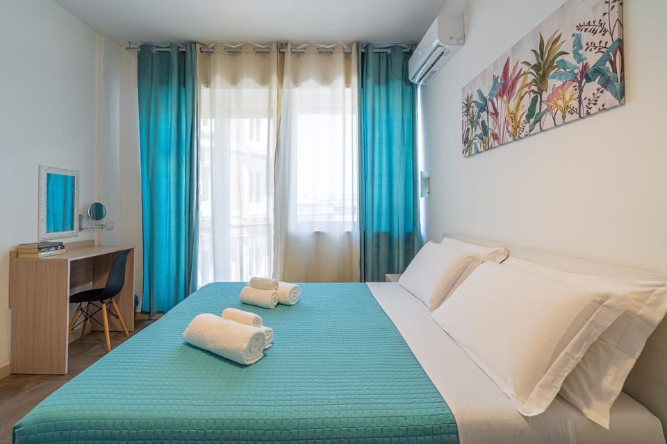 Bed, towels