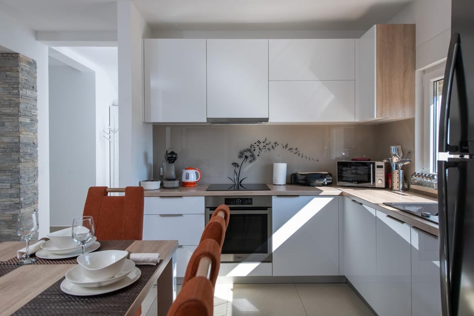 Coffee/tea facilities, Kitchen or kitchenette, Dining area, minibar, pet friendly, stove, toaster