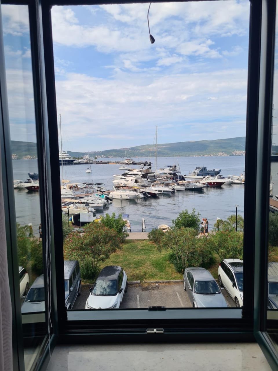 Sea view, Street view