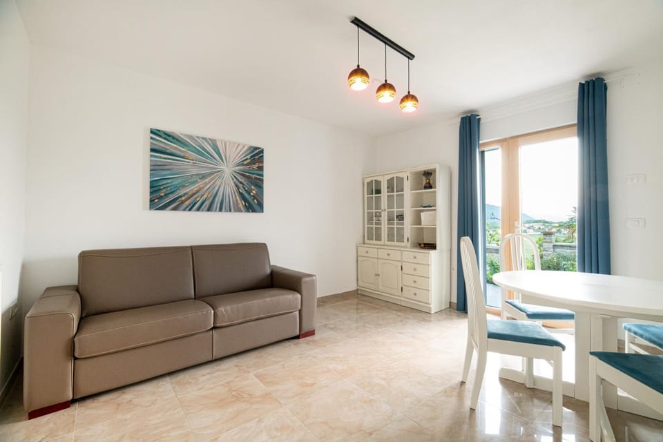 Bed, Living room, Seating area, Dining area
