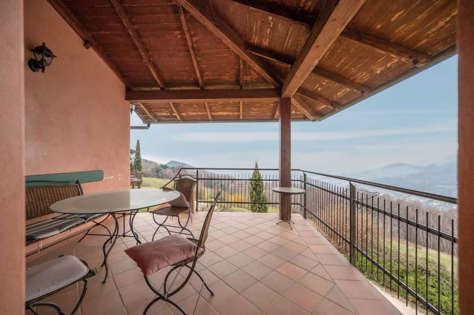Villa Scala-Panoramic Holiday House Villa in Lake Garda