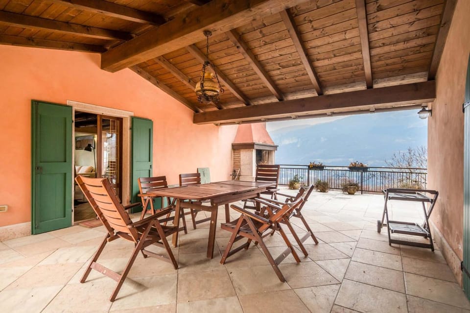 Villa Scala-Panoramic Holiday House Villa in Lake Garda