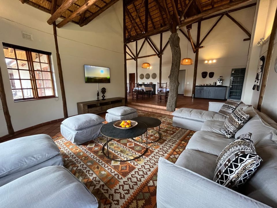 Communal lounge/ TV room, Communal lounge/ TV room, TV and multimedia, Living room, Seating area, Evening entertainment