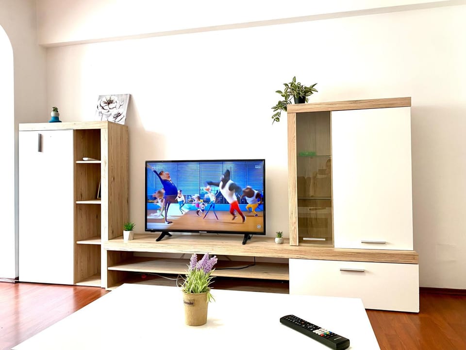 TV and multimedia, Evening entertainment, wardrobe