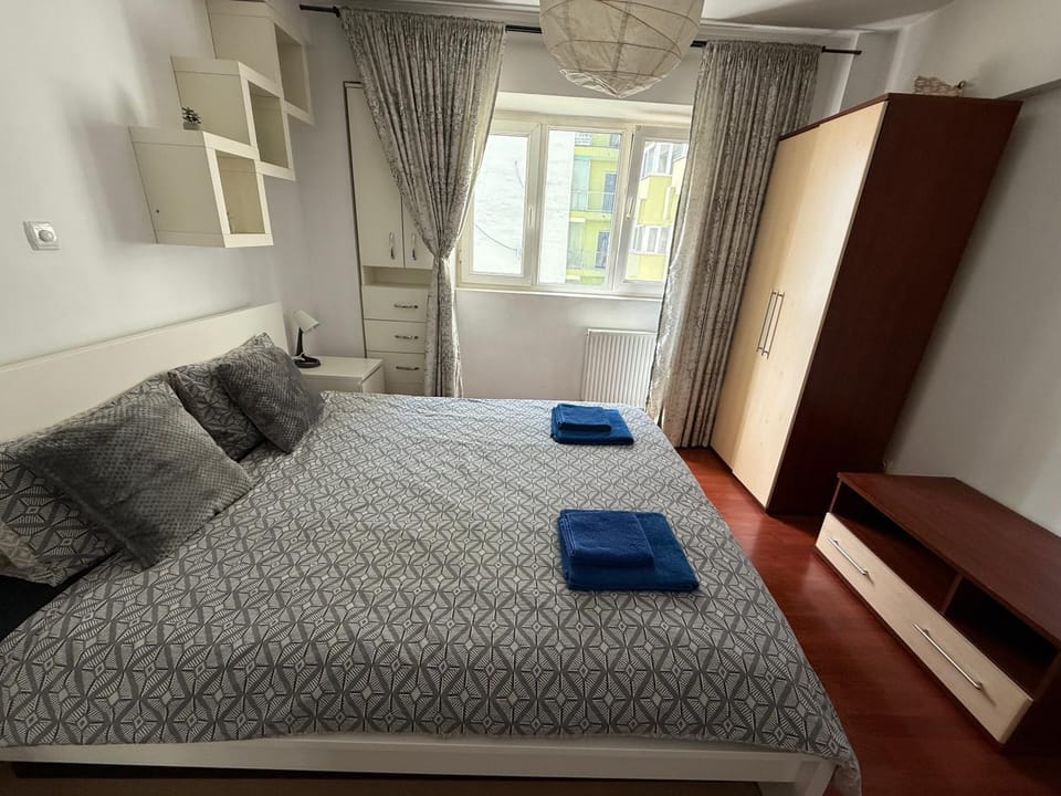Bed, Photo of the whole room, Bedroom, towels, wardrobe