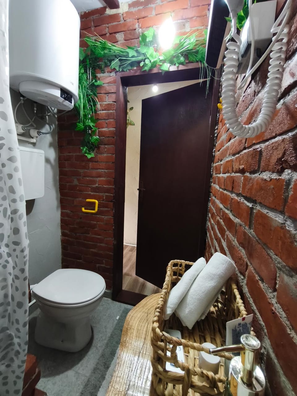 Toilet, Bathroom, towels