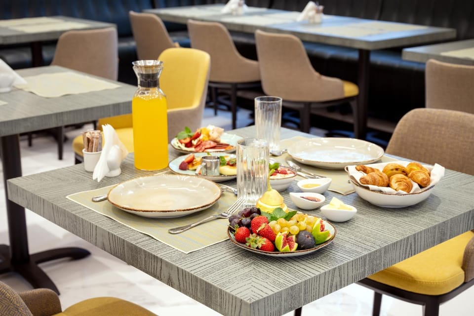 Restaurant/places to eat, Breakfast, Buffet breakfast