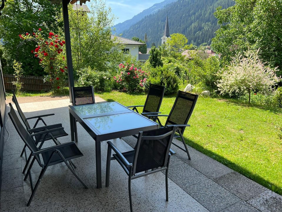 Day, Dining area, Garden view, Mountain view