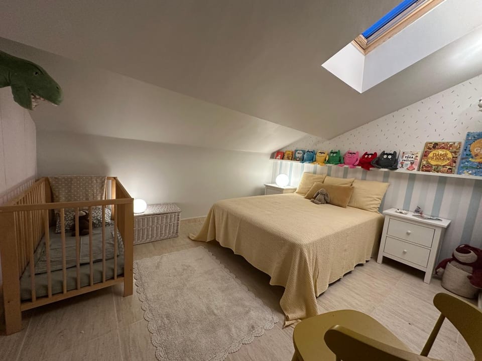 Bed, Photo of the whole room, Bedroom