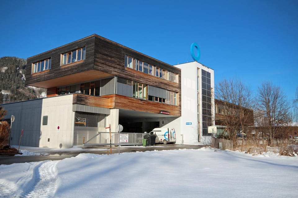 Property building, Day, Winter, On site