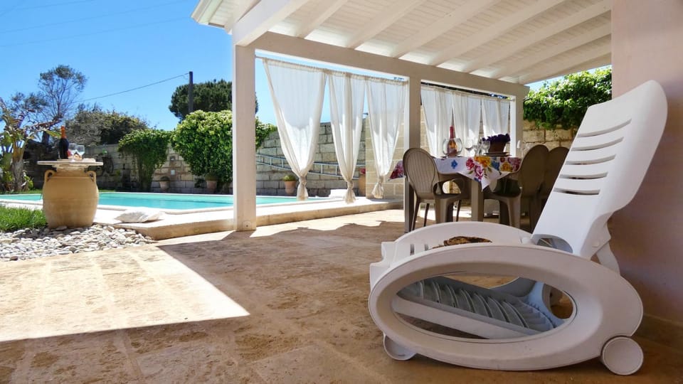 Patio, Dining area, Swimming pool