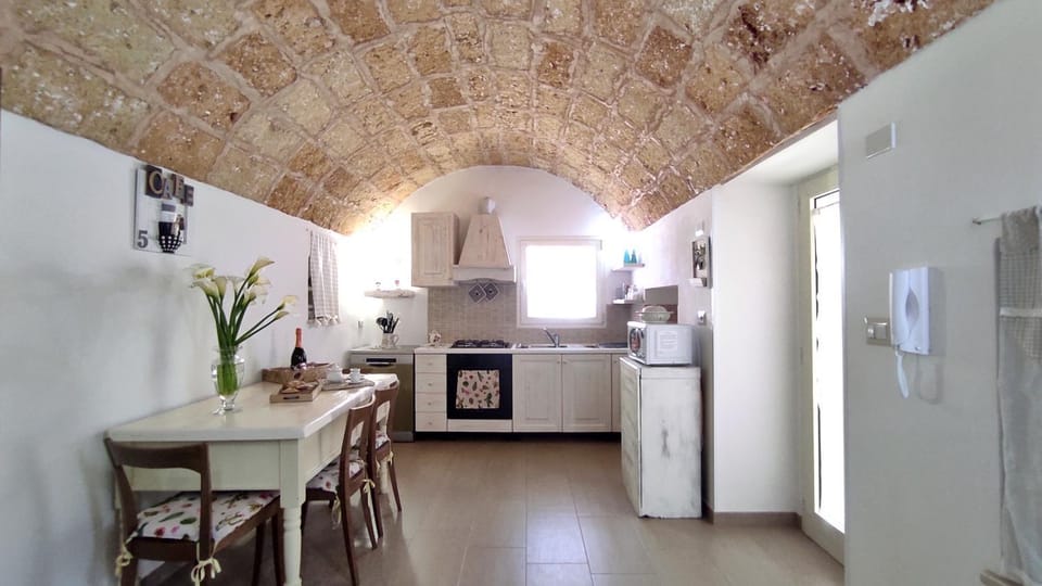 Living room, Dining area, stove, kitchen