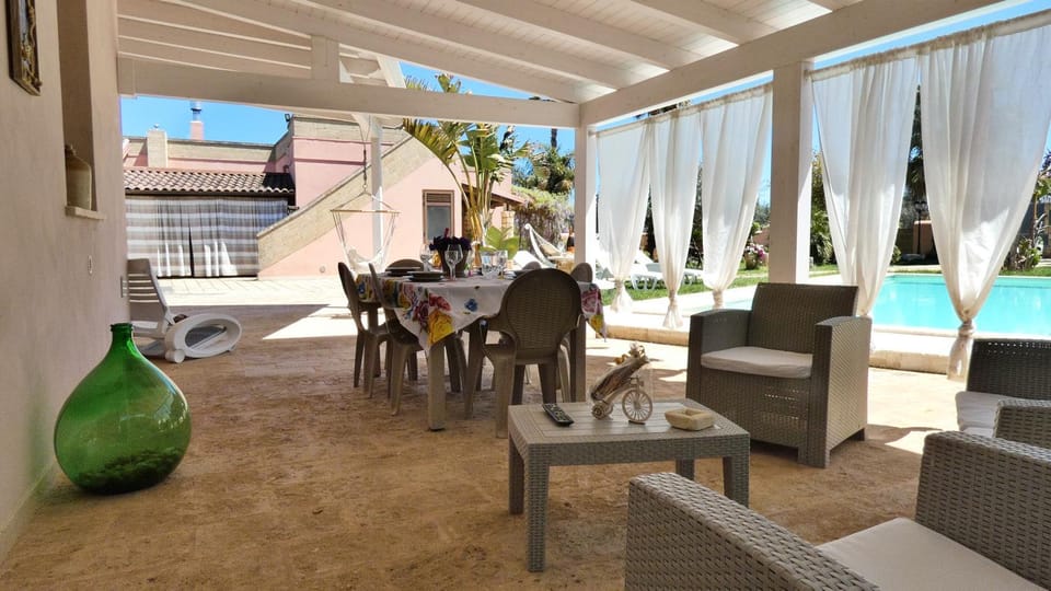 Patio, Dining area
