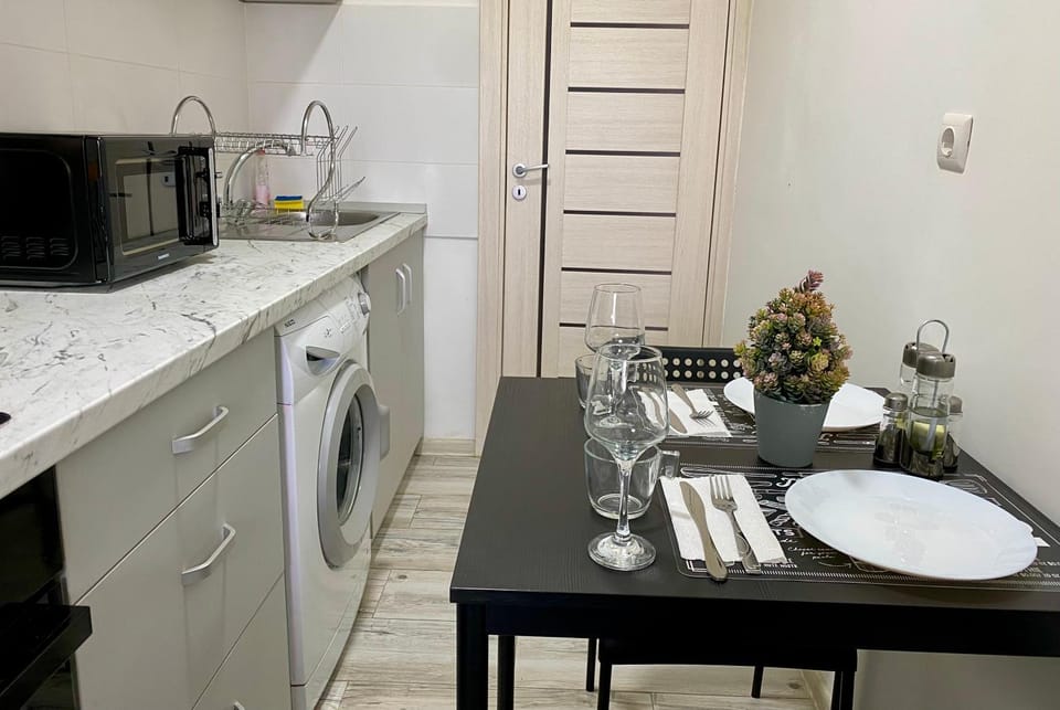 Kitchen or kitchenette, Dining area, oven, pet friendly, stove, washing machine
