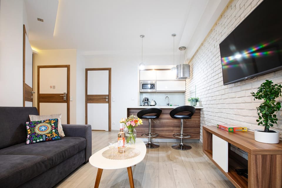 Communal lounge/ TV room, TV and multimedia, Kitchen or kitchenette, Living room, Seating area, Dining area, Evening entertainment, minibar, pet friendly, stove, kitchen