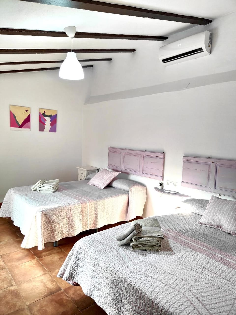 Bed, Photo of the whole room, Bedroom, air conditioner