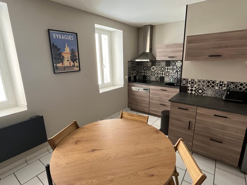 bel appartement 2 chambres au coeur du village Apartment in Provence-Alpes-Côte d'Azur