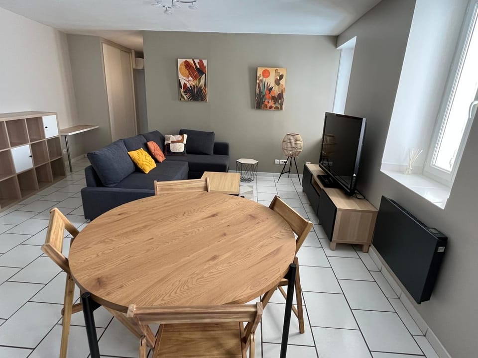 bel appartement 2 chambres au coeur du village Apartment in Provence-Alpes-Côte d'Azur