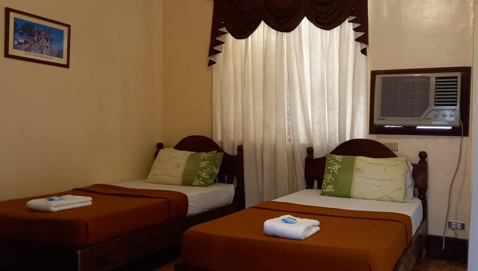RF ANICETO MANSION Bed and Breakfast in Ilocos Region