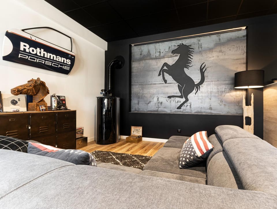 Living room, Seating area