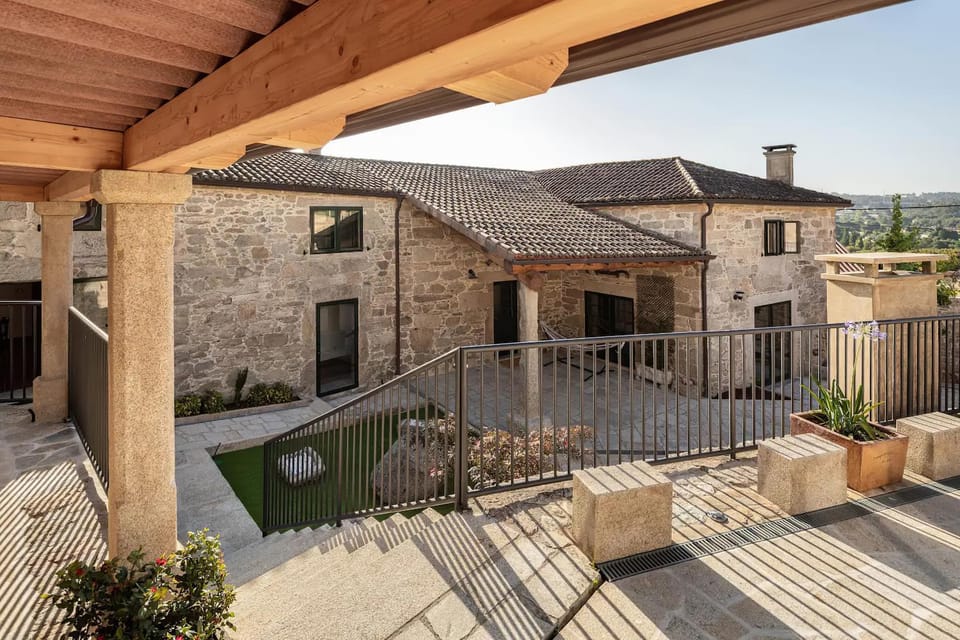 Property building, Patio, Day, Balcony/Terrace