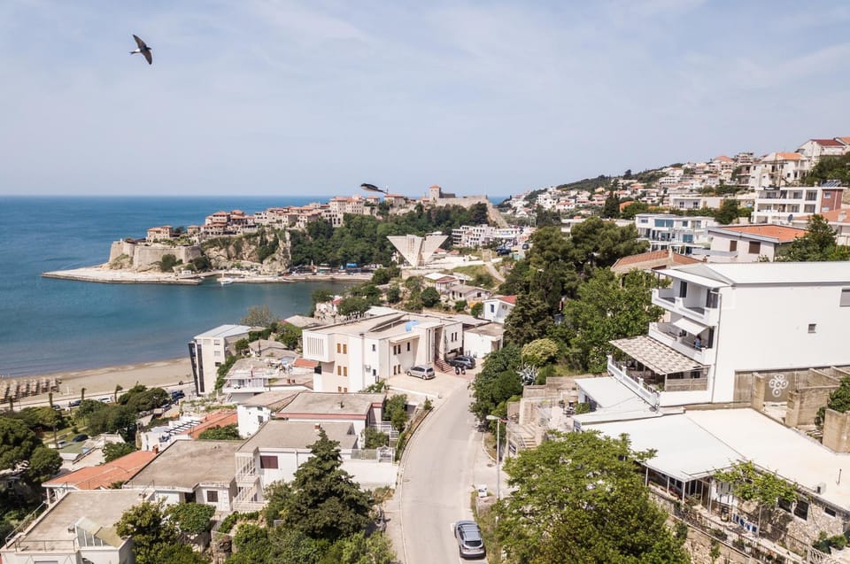 City view, Sea view, Location