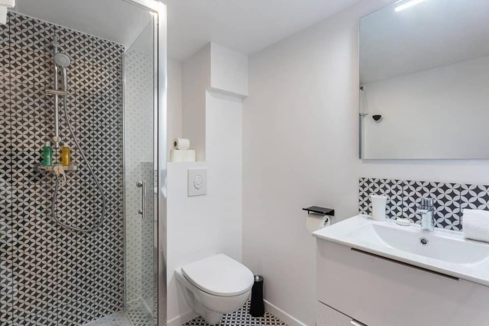 Shower, Toilet, Bathroom