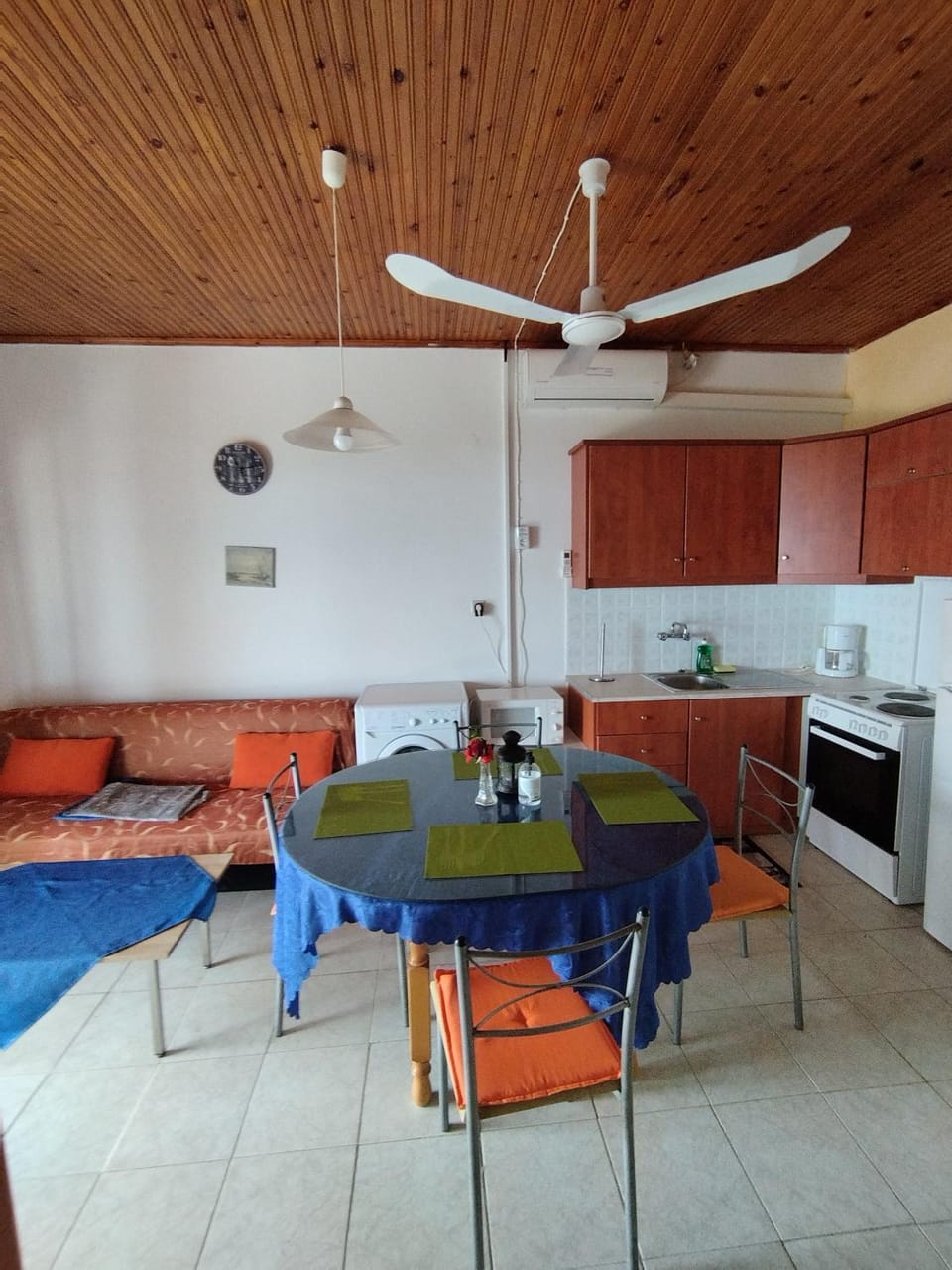 Seating area, Dining area