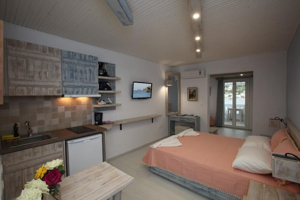Kitchen or kitchenette, Living room, Photo of the whole room, Bedroom