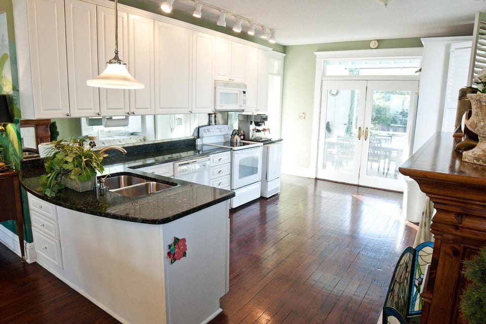 DeSoto Beach Bed and Breakfast Bed and Breakfast in Tybee Island