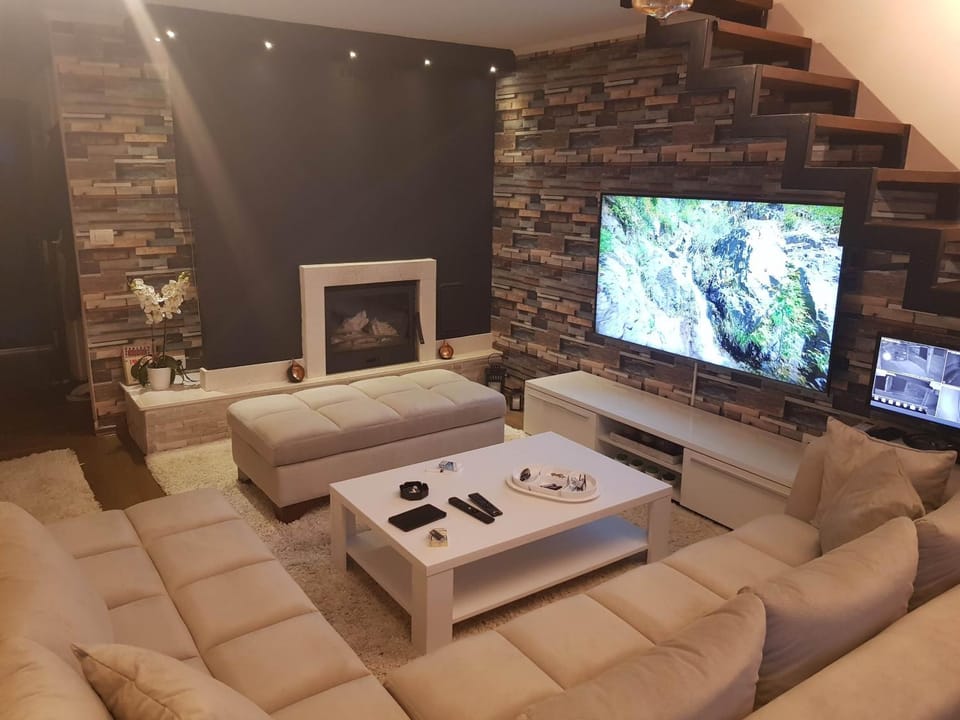TV and multimedia, Living room, Seating area