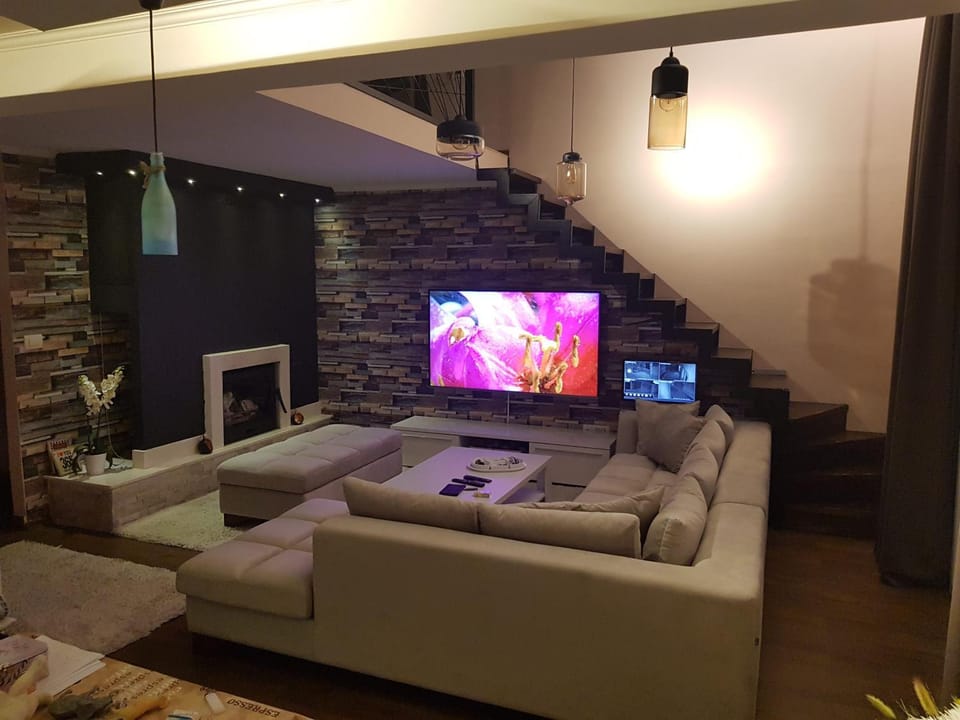 TV and multimedia, Living room, Seating area
