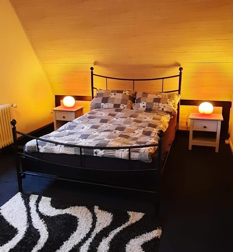 Bed, Bedroom