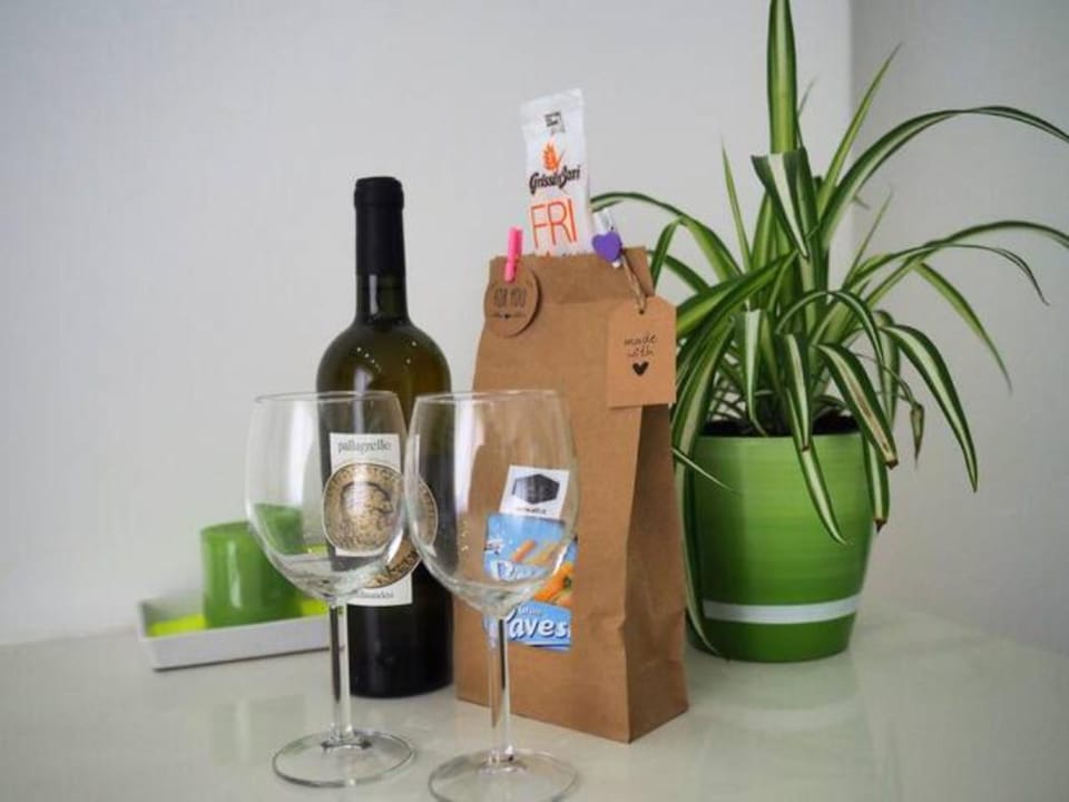 Food and drinks, Food, Drinks