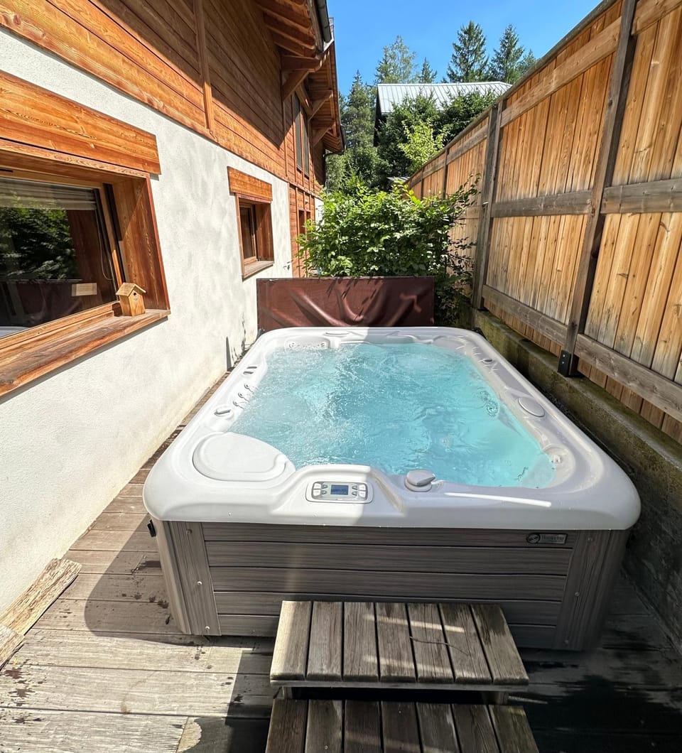 Day, Hot Tub
