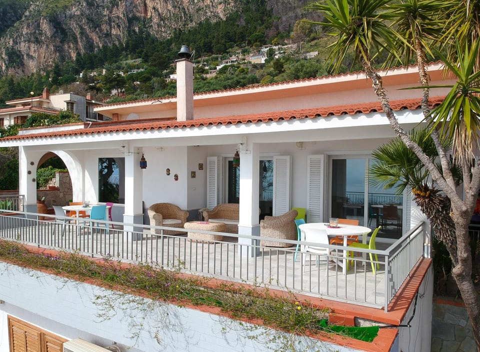 Balcony/Terrace, Pool view, Sea view