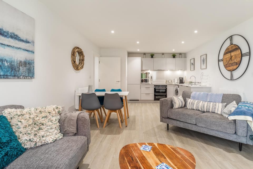 Kitchen or kitchenette, Living room, Photo of the whole room, Seating area, Dining area