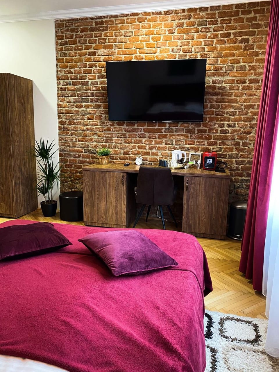Communal lounge/ TV room, Bed, TV and multimedia