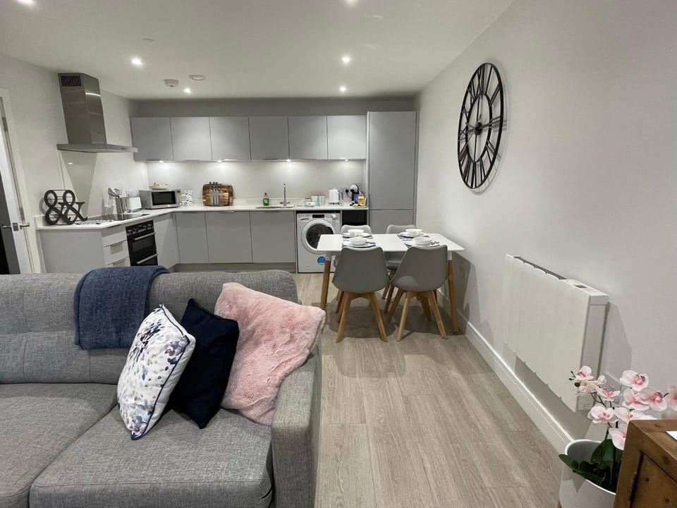 Kitchen or kitchenette, Seating area, Dining area