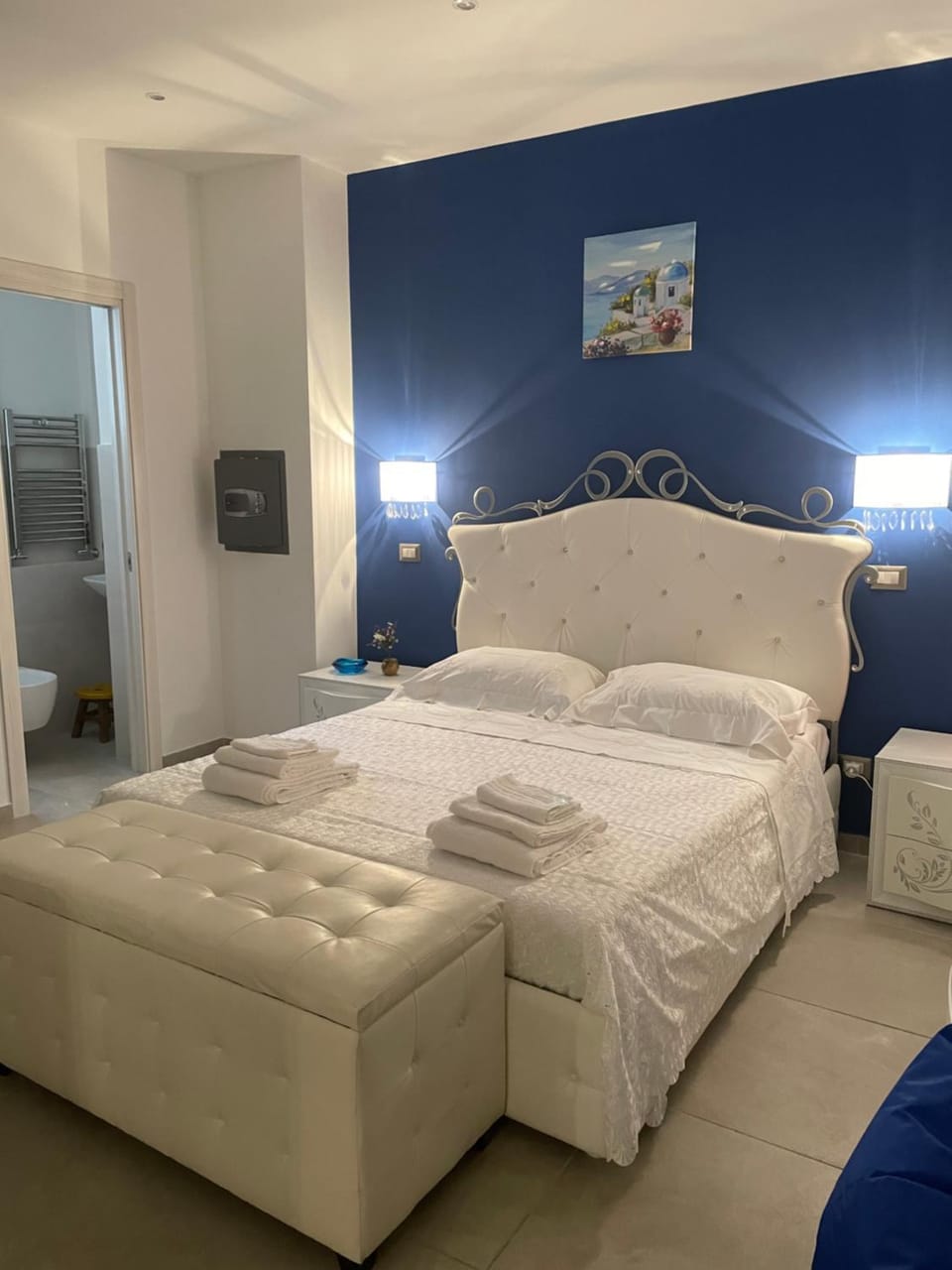 Bed, Photo of the whole room, Bedroom, towels