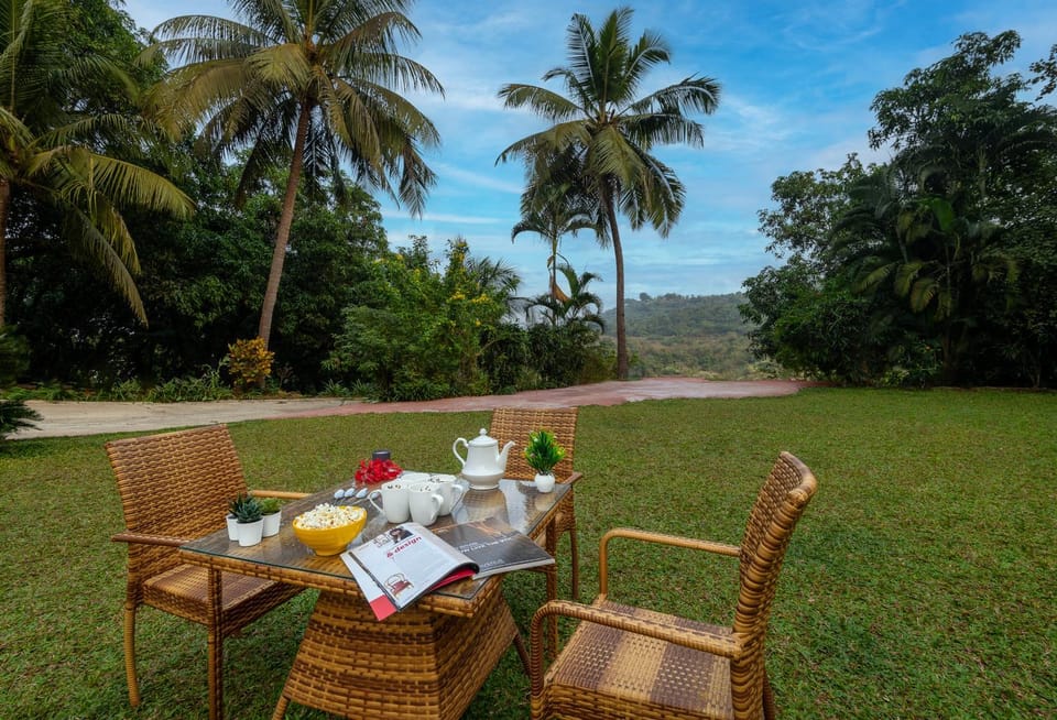 Restaurant/places to eat, Spring, Day, Natural landscape, Garden, Dining area, Garden view, Sea view