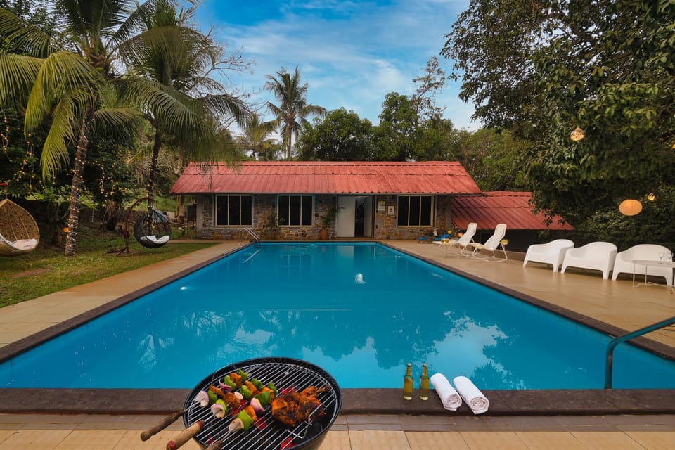 Property building, Day, Garden, Garden view, Pool view, Swimming pool, sunbed
